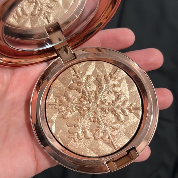 MAC Cosmetics Other - MAC - Whisper of Gilt Highlighter